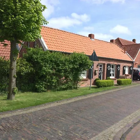 Modernisiertes Und Hell Eingerichtetes Mit Eigenem Garten Ideal Fuer Familien