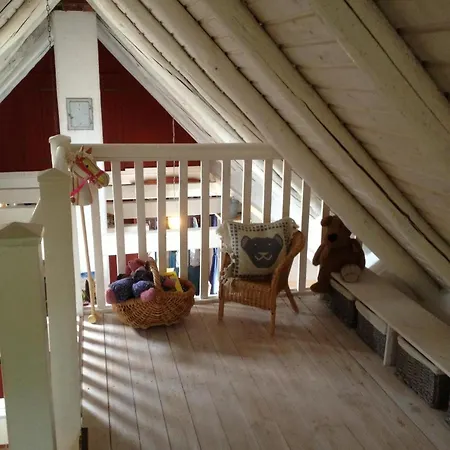 Modernisiertes Und Hell Eingerichtetes Mit Eigenem Garten Ideal Fuer Familien * Krummhoern